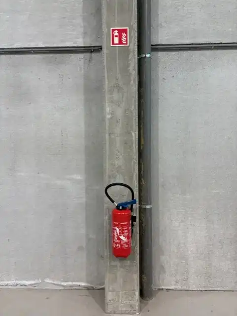 Schuimblussysteem boven opslag van brandbare vloeistoffen