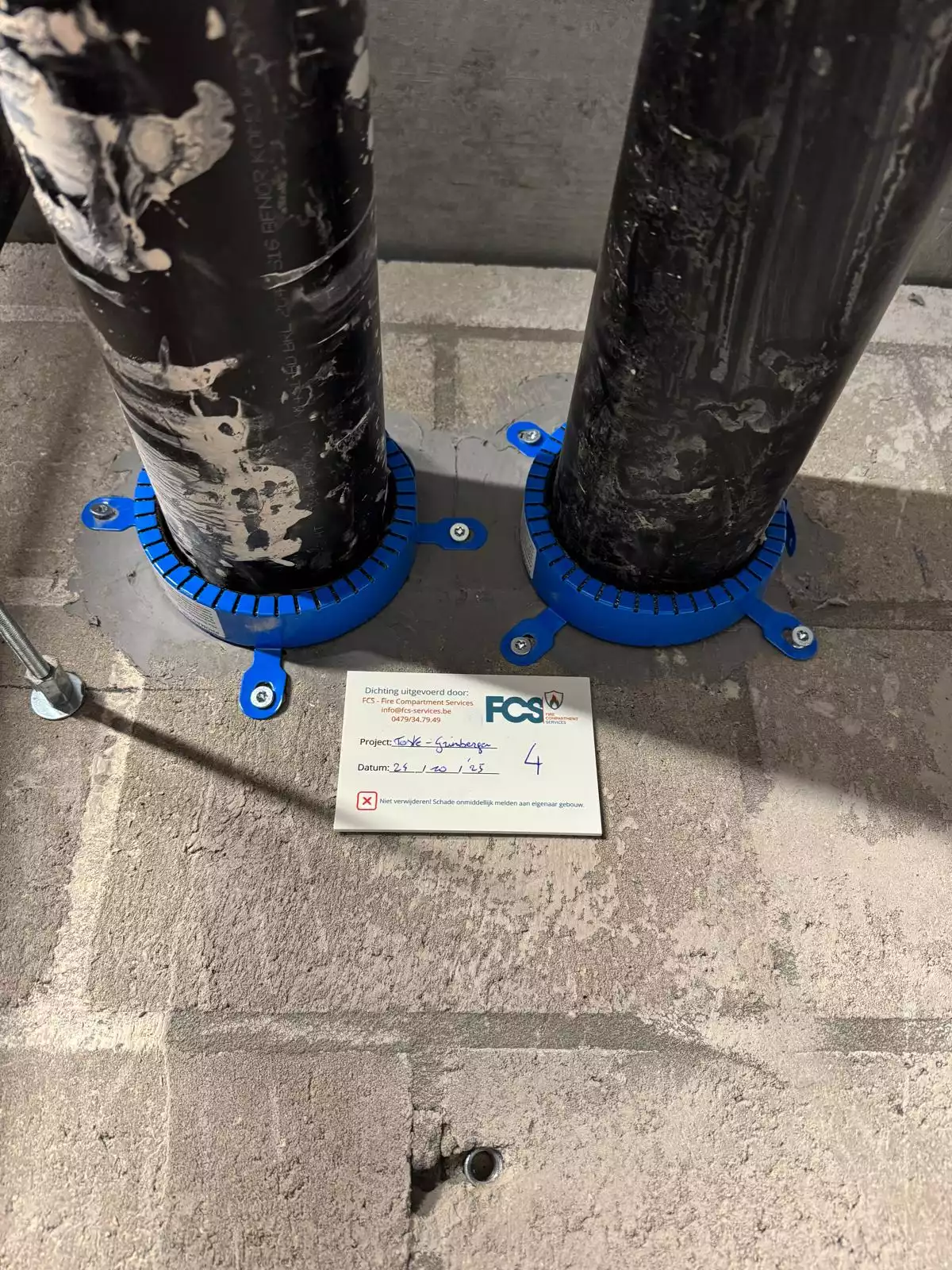 Brandwerend afgedichte kabelbundel in een datacenterwand